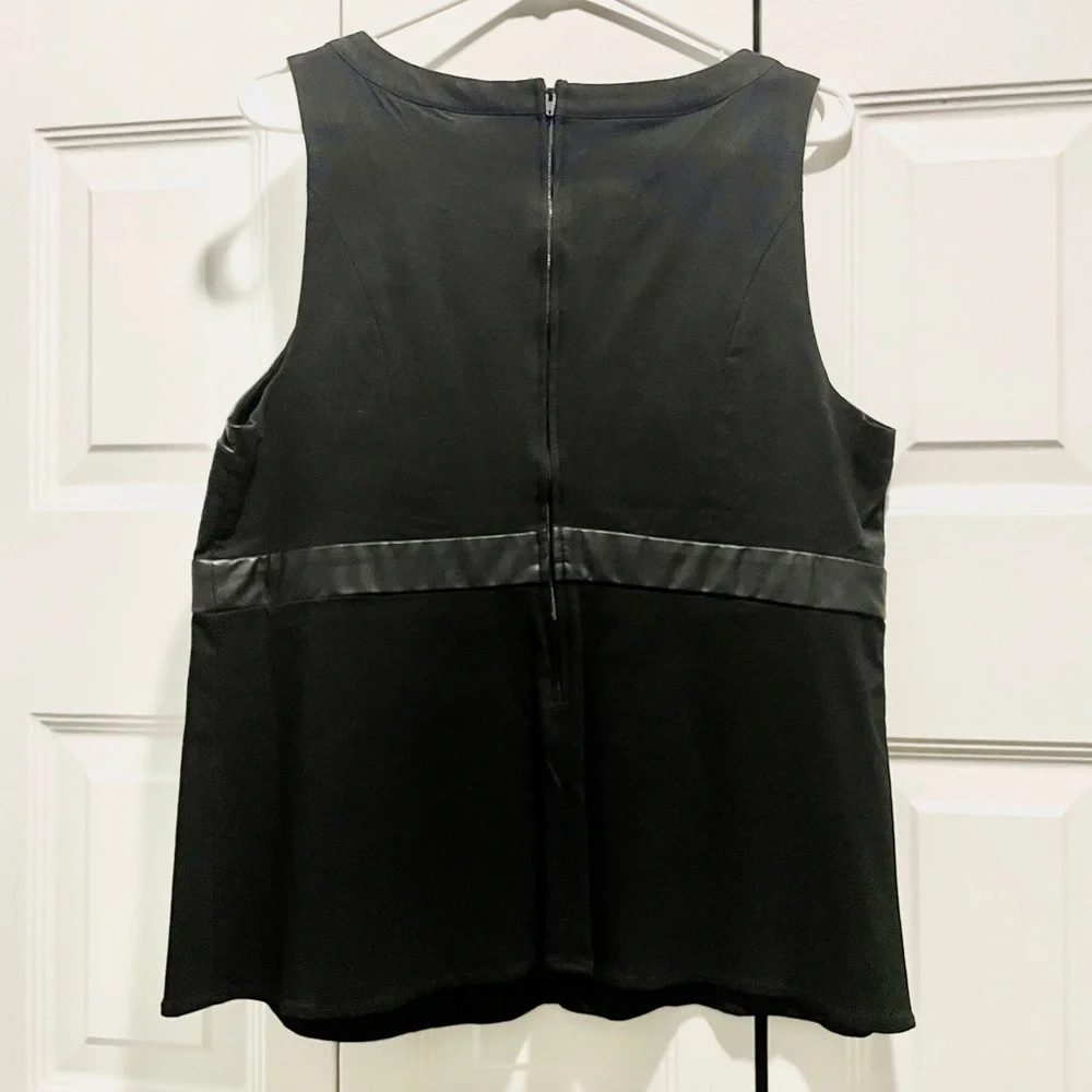Torrid Peplum Blouse Pleather & Cut Out Details Size 1 - 2014 Holiday - BNWT - Picture 5 of 9